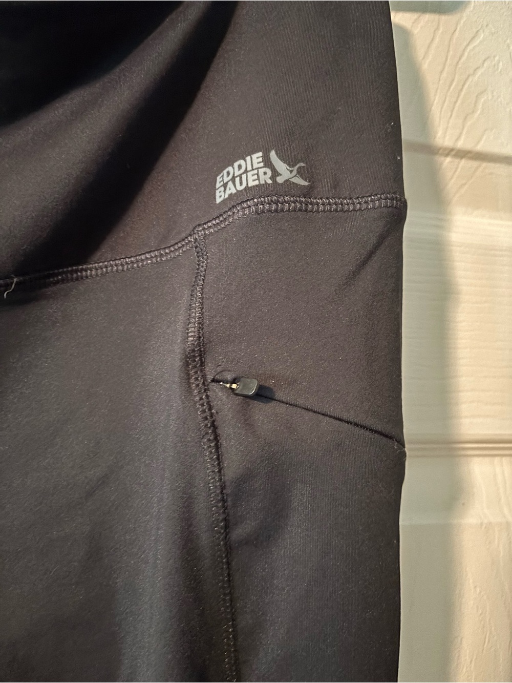 Eddie Bauer Women’s Black Leggings with zip pockets Medium